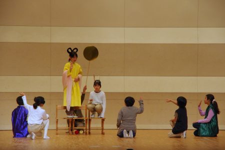5 年生 中国語劇「兎児爺」 (中秋の名月にまつわる北京の昔話)